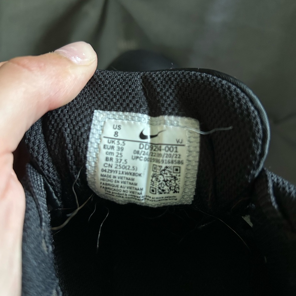 Nike Black and White Athletic Shoes - Picture 4 of 4